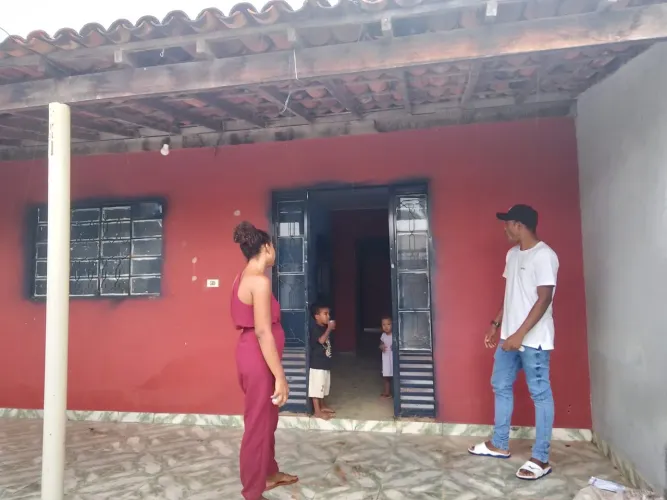 Vende se uma casa