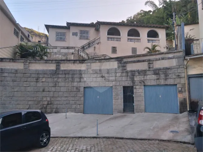 Casa com 5 quartos para hostel, hotel pet, clínicas para venda ou locação