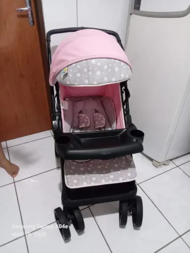 Carrinho de bebê semi Novo