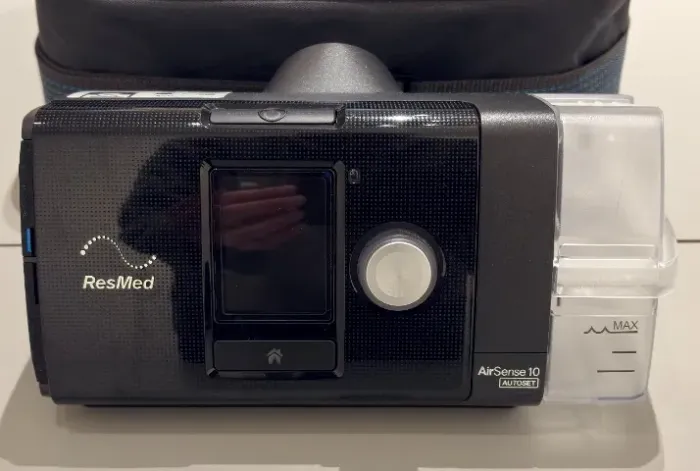 CPAP Automático ResMed AirSense 10 AutoSet - Apenas 115h de Uso + kit c/ 3 máscaras
