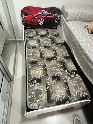 Cama infantil com colchão 