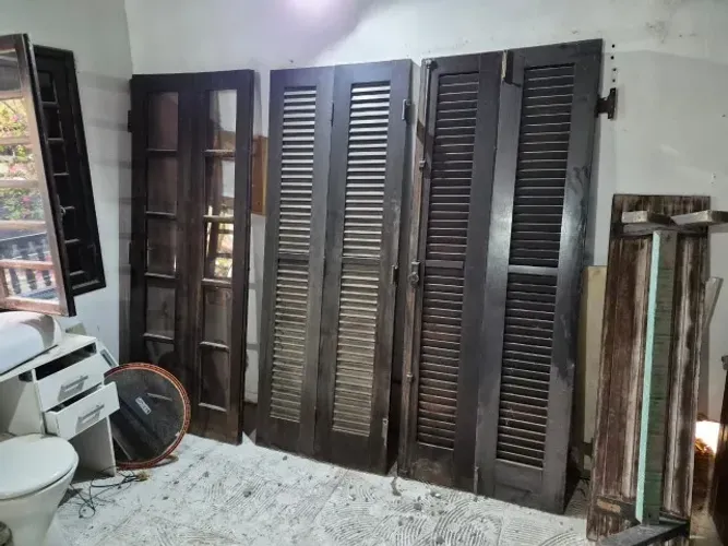 Portas Camarão Dupla Face - Veneziana + Vidro, Madeira Maciça 1,60x2,10