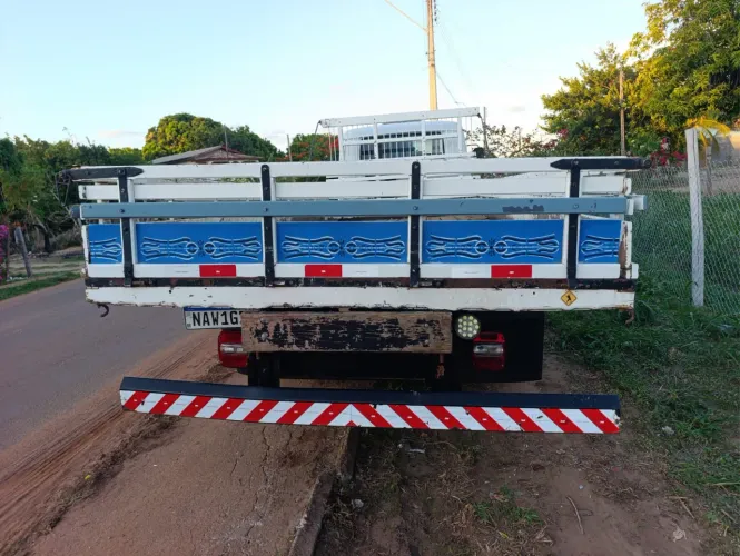   Vendo caminhão carga seca , acompanha carroceria boiadeira 