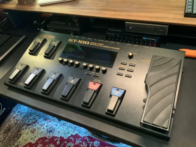 Boss GT-100 - Estado de Nova - Uso somente em Home Studio - Rio de Janeiro