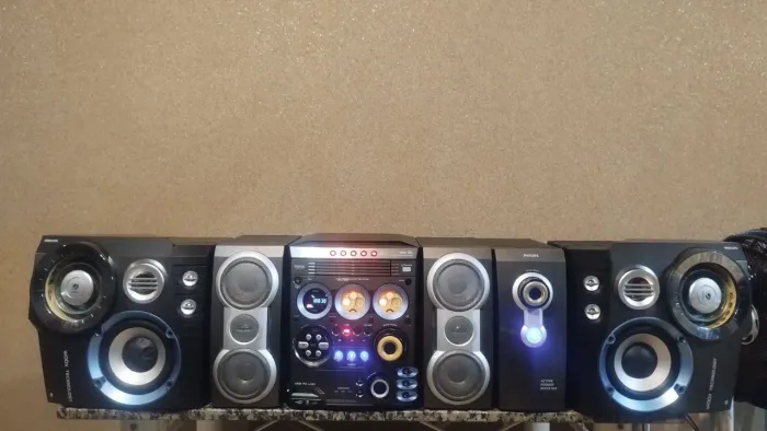 Vendo mini system Philips fwm 799 funcionando rádio e auxiliar funcio