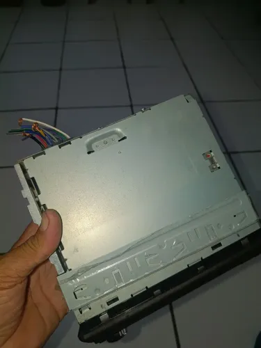 Player automotivo JVC ORIGINAL pega CD e cabo auxiliar 