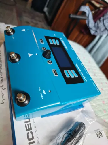 Pedal de voz TC Helicon Voicelive novo na caixa.