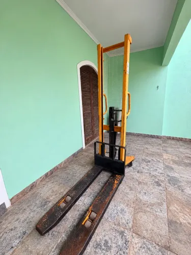 Empilhadeira 1 Ton Revisada - Ótimo estado!