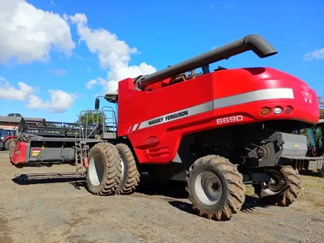 Colheitadeira Massey Ferguson MF6690 Duplada Hybrid -Horas Trilha 1360. Fabricação 2016