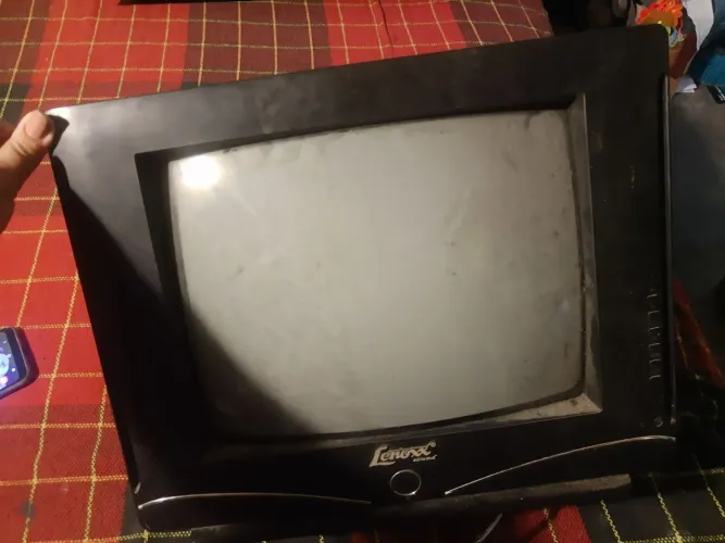 Vendo 5 tvs para retirada de peças ou conserto