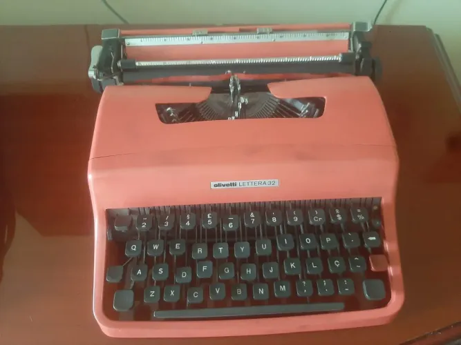 Olivetti Lettera 32 Máquina De Escrever + Bolsa De Couro