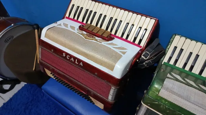 ACORDEON SCALA 80 BAIXOS AFINADA POR APENAS... R$ 3.500,00