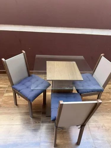 Mesa c 4 cadeiras estado de novo