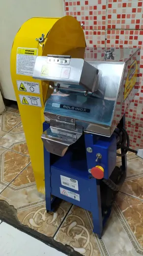 Máquina de Caldo de Cana Maqtron 110V Inox 