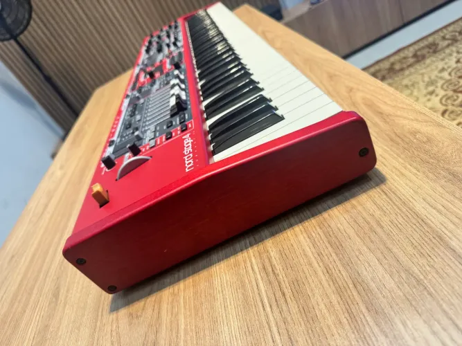 Teclado Nord Stage 4 SW73 