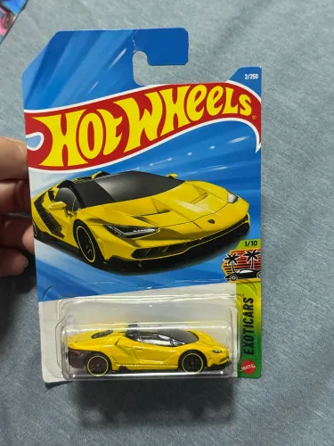 Hot Wheels lambo amarela