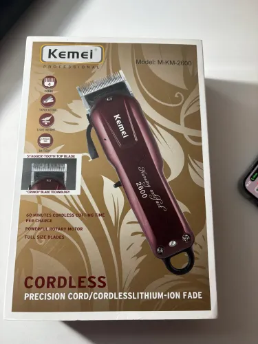 Máquina de cortar cabelo e barba