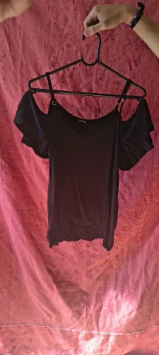 Blusa preta ombro a ombro, marca ENOIS, estilo dark coquette