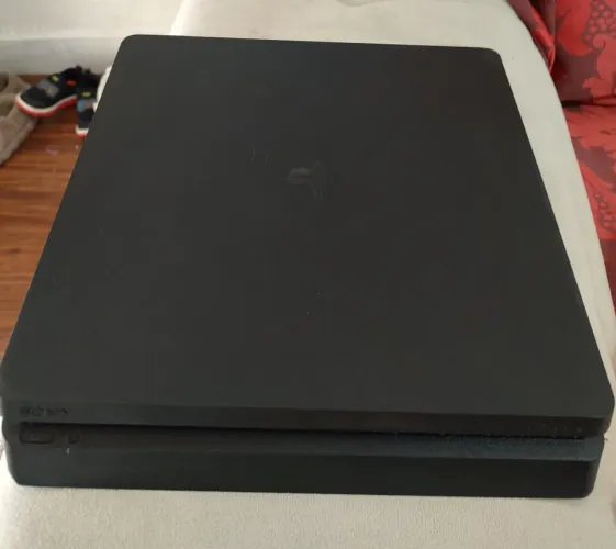 Play station 4 slim