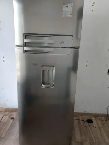 Geladeira Eletrolux com defeito 