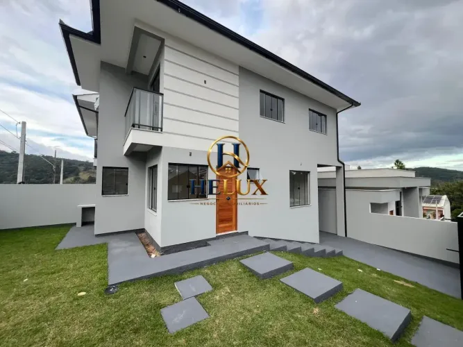 Sobrado para venda com 95 m² com 3 quartos 1 suíte amplo quintalem Potecas - São José - SC