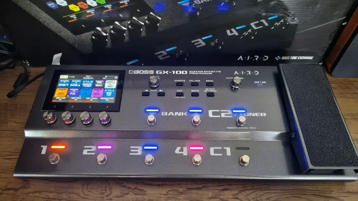 Pedaleira Multi-Efeitos Boss GX-100