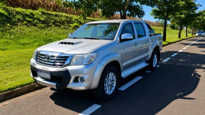 Toyota Hilux CD SRV D4-d 4X4 3.0 TDI Diesel AUT 2013
