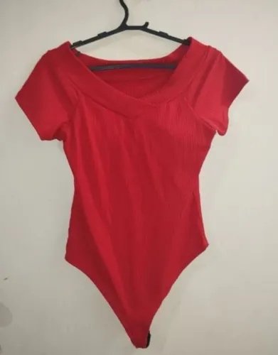 Body canelado feminino