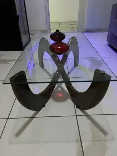 Mesa de Centro Tampo de Vidro Retangular Base Curva Madeira Design Usada BH