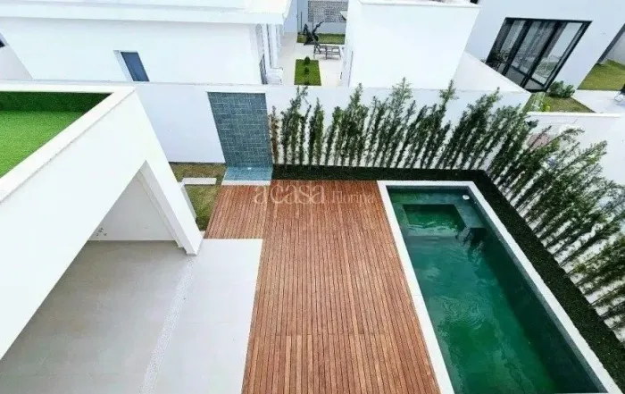 CASA NOVA DE ALTO PADRÃO EM CONDOMÍNIO FECHADO EM FLORIANÓPOLIS