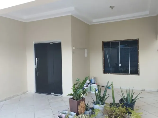 Aluga-se Casa em Canaã dos Carajás-PA.