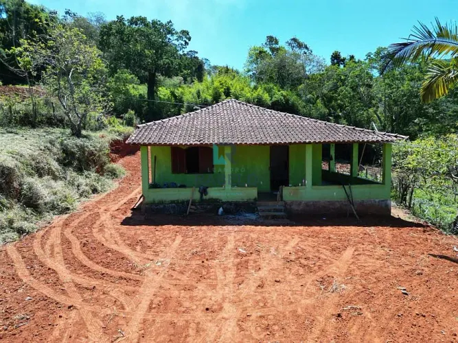 SÍTIO Á VENDA COM PLANTAÇÃO DE CAFÉ E BANANA EM PEDRALVA-MG