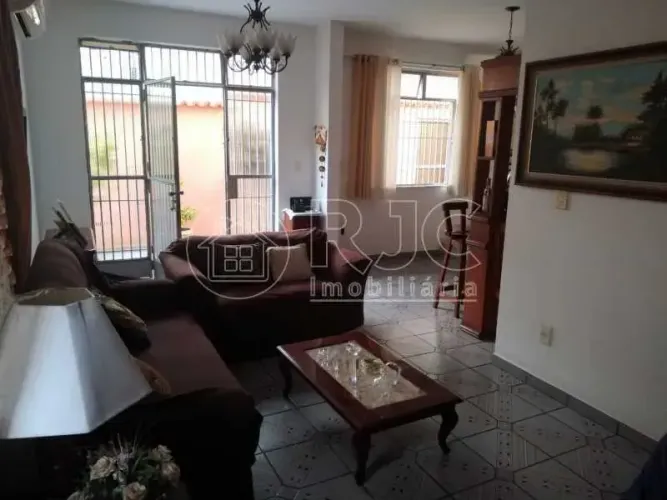 Casa para venda possui 309 metros quadrados com 3 quartos em Riachuelo - Rio de Janeiro -
