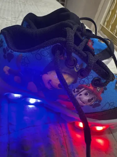 Tênis patrulha canina com Led (novo nunca foi usado)