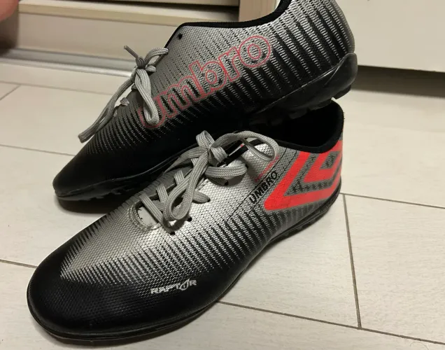 Chuteira Umbro
