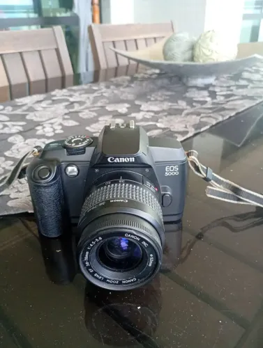Máquina Canon EOS 5000 com avaria na portinhola...porém funciona perfeitamente 