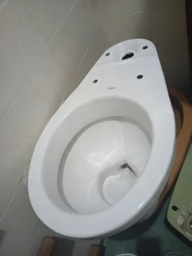 Vaso sanitário acoplado Eternit SEM a caixa .