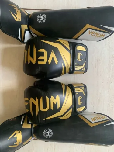 Luvas e Caneleiras de boxe Venum Challenger 3.0, preto/dourado