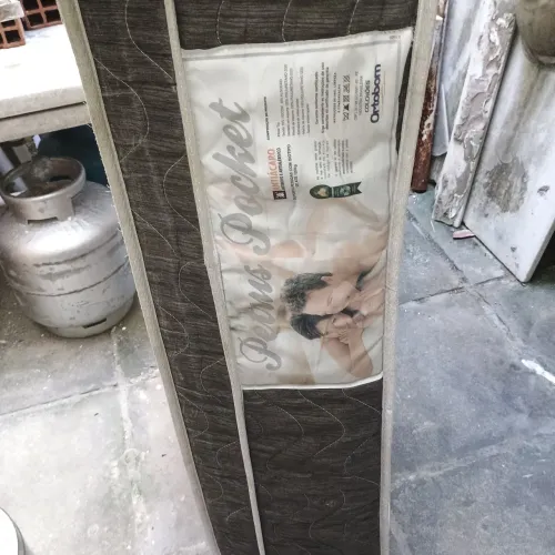 VENDE-SE COLCHÃODE SOLTEIRÃO ORTOBOM E BASE