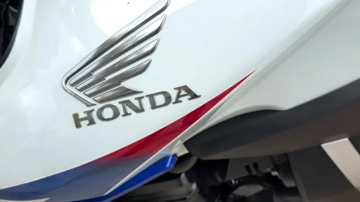 CB 1000 R com ABS