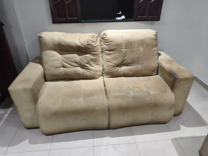 Dois Sofás de 3 lugares - 2,00 m cada - R$ 1.000 (os dois)