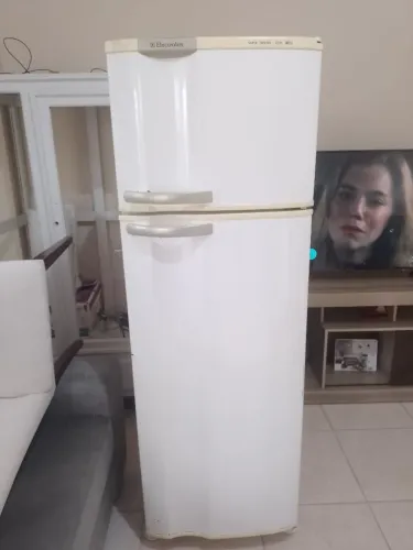 Geladeira Eletrolux Super Freezer DC33