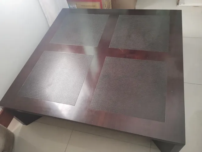 Mesa de centro de madeira maciça 