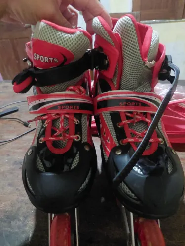 Patins semi novo ajustável, usado 2 vezes, calça do 39/43,valor R$150,00/ *