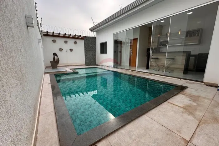 Casa à venda Moderna c/ Piscina no Park dos Buritis I