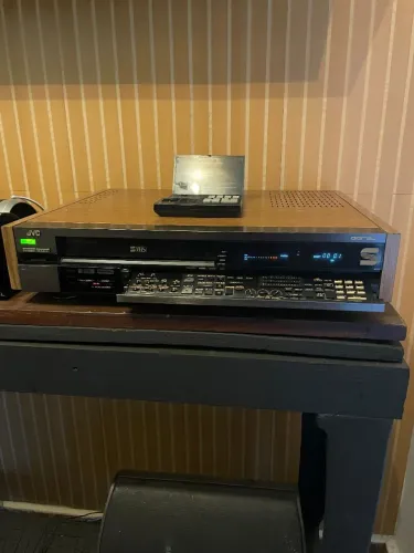 Vídeo Cassete S-VHS JVC HR-S8000U com Controle Original - Raridade