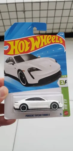 Hotwheels porche taycan turbo s