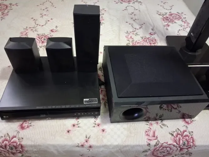 Home Theater LG LHB645 3D Blu-ray 5.1 Completo com Torres - Excelente Estado