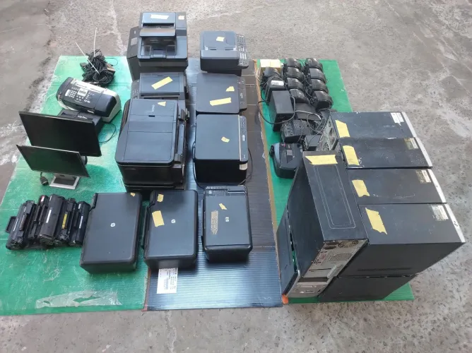 Lote de eletrônicos usados