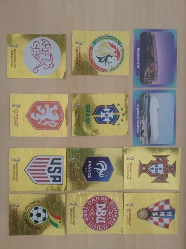 Lote com 12 figurinhas da copa do mundo de 2022.